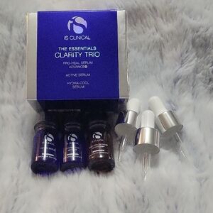iS Clinical Clarity Trio Skincare Set - Blue and Silver